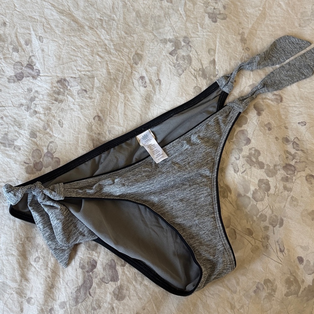 Athleta Gray Bikini Set Size M in Excellent Used Condition, Super Cute - Picture 9 of 9